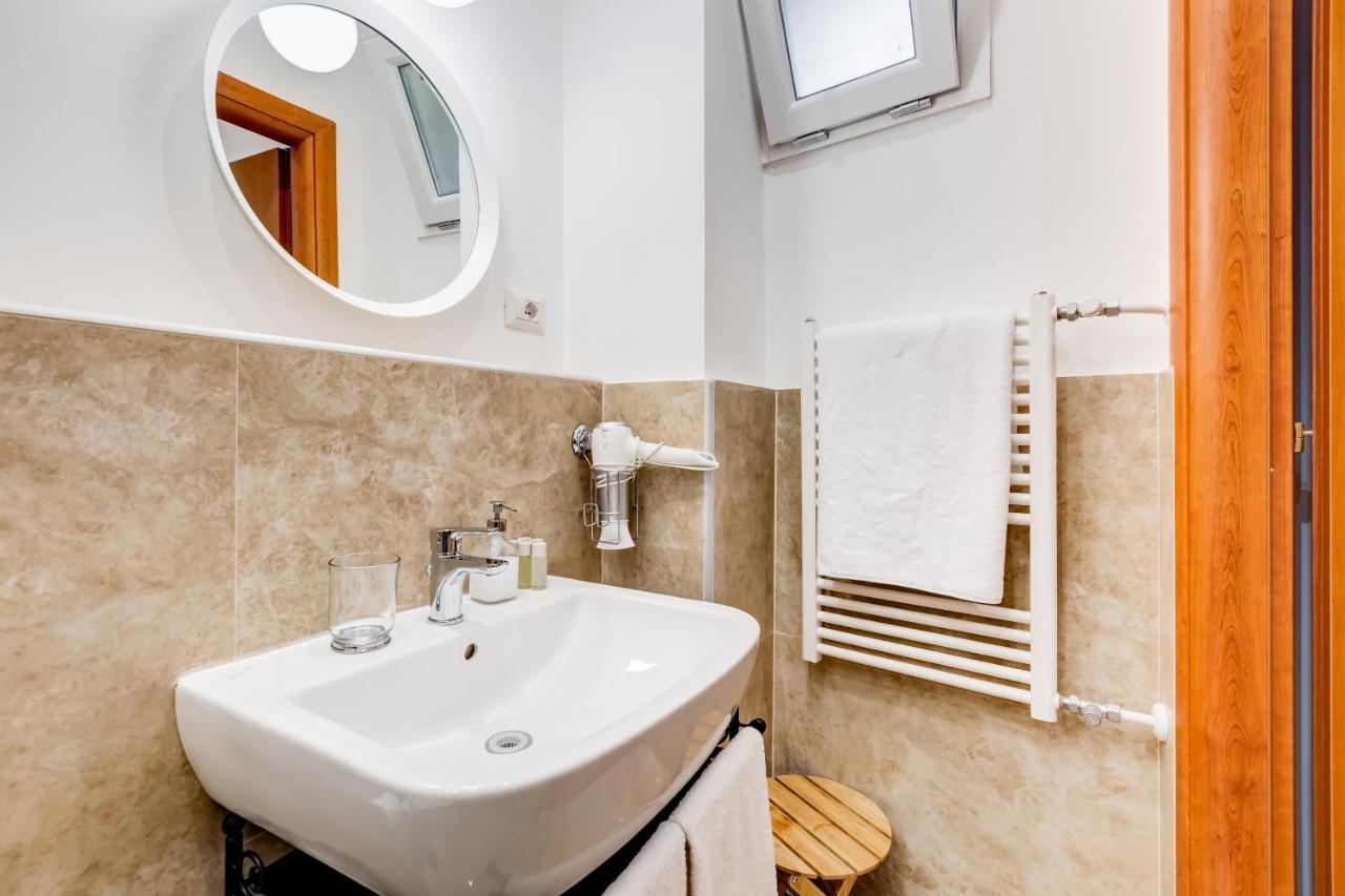 Lovely And Modern Nest Near The Colosseum Ρώμη Εξωτερικό φωτογραφία
